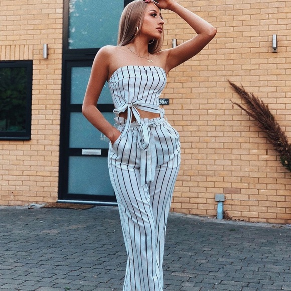 🎉HP🎉 2 Piece Crop Top + Paper Bag Stripe Set - Picture 2 of 11